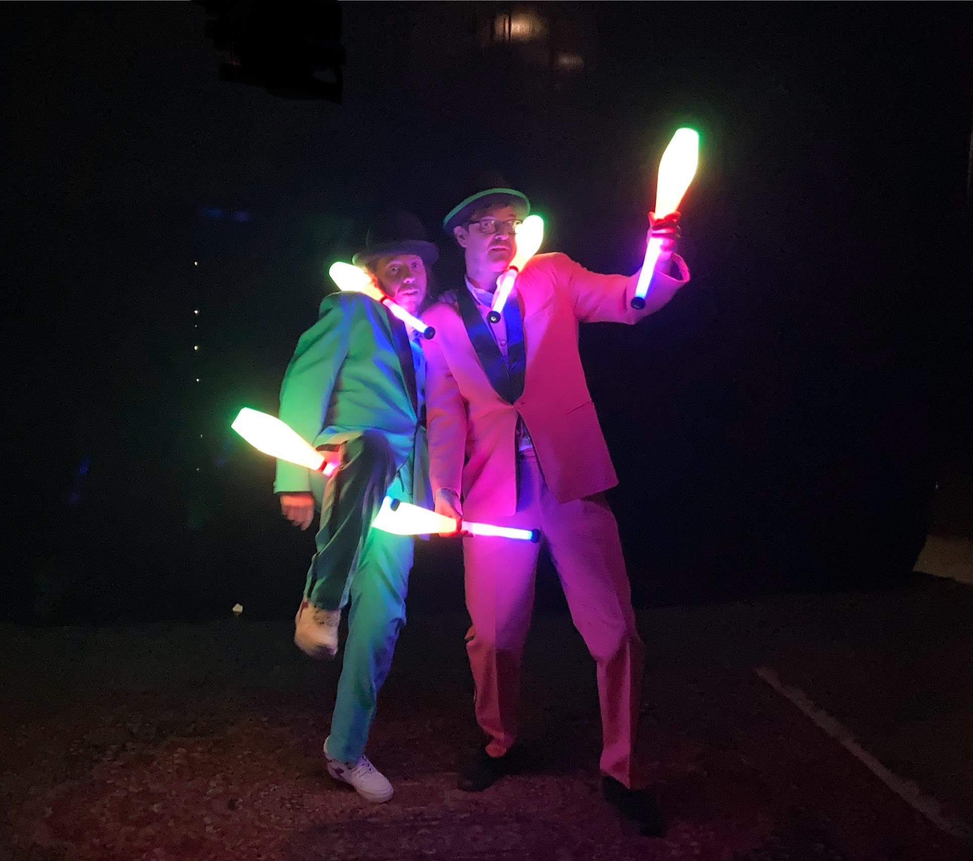 Duo de jongleurs lumineux