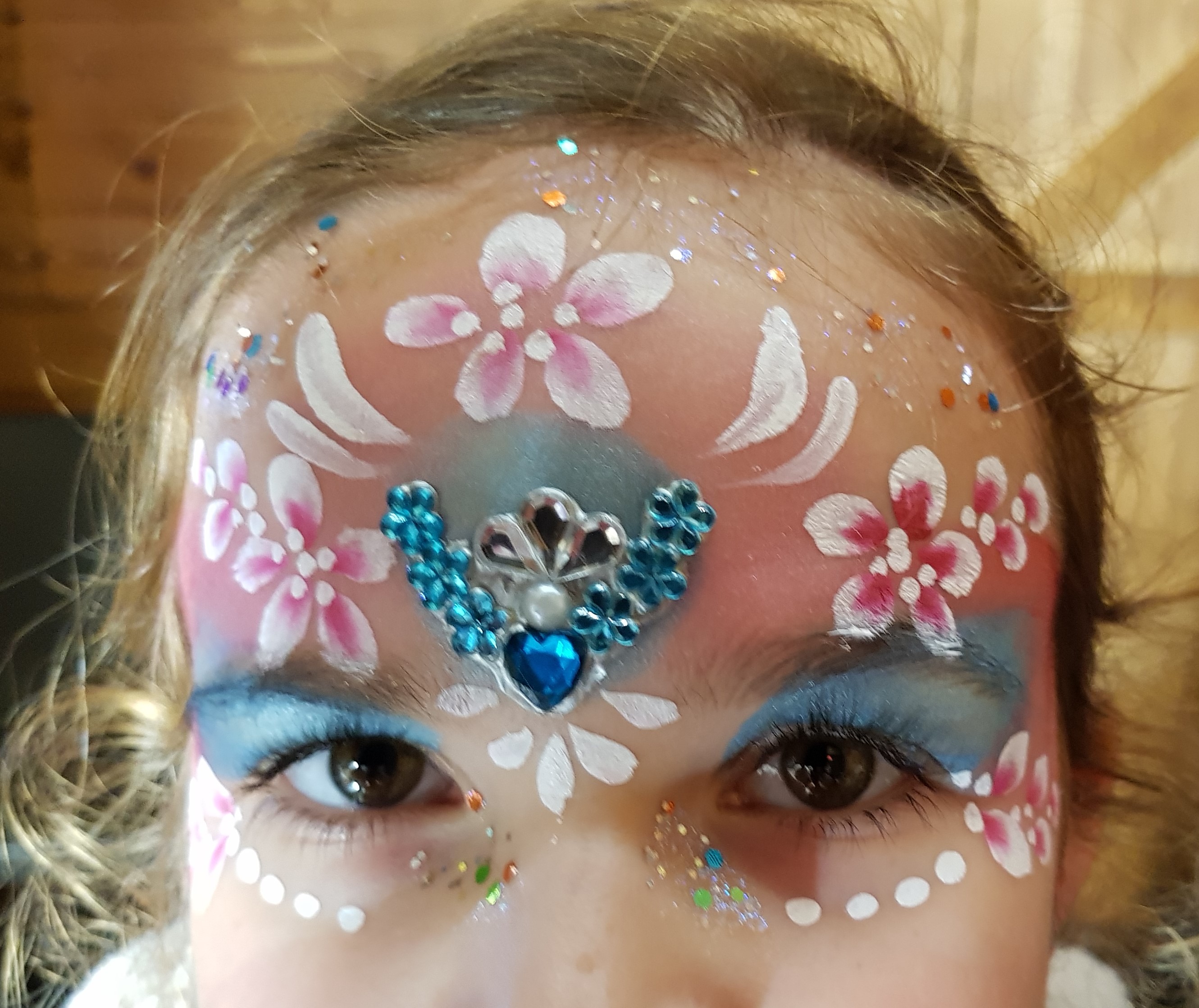 Grimage avec bijoux de peau