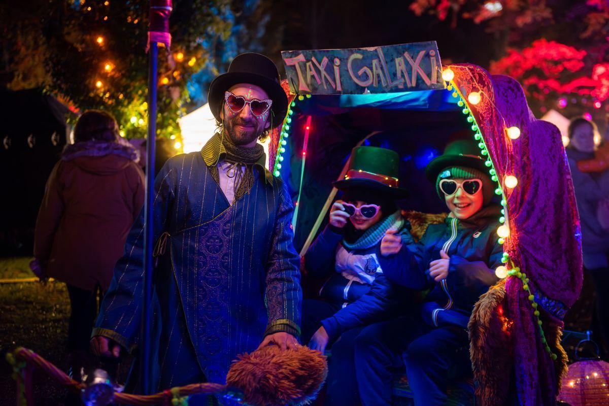 Taxi Galaxi Lumineux